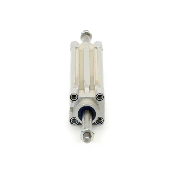 Transparenter pneumatischer Zylinder mit Metallfittings, isoliert auf weißem Hintergrund dargestellt.