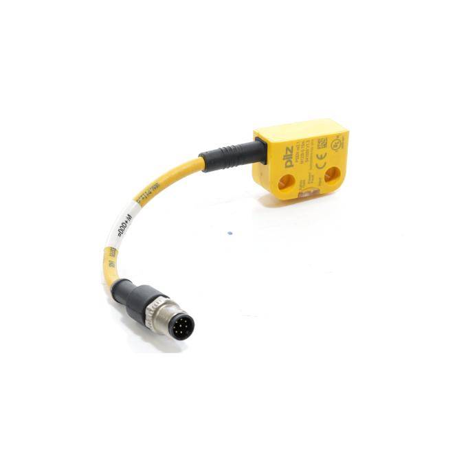 Gelber Industriesensor mit angebrachtem Kabel und rundem Mehrpolstecker auf weißem Hintergrund.