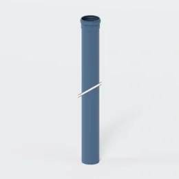 Blauzylindrisches Rohr oder Röhre, das aufrecht auf einem einfachen, hellen Hintergrund steht, mit einer kleinen diagonalen weißen Markierung über seiner Mitte.