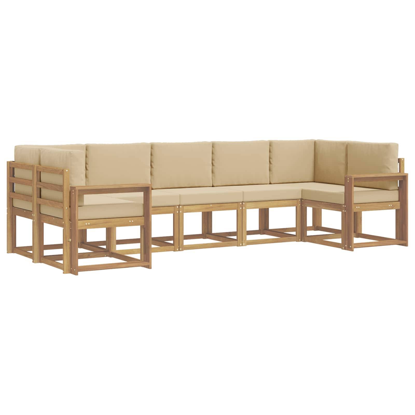 Holz-Außensofa mit beigefarbenen Kissen und Lamellenkonstruktion, auf weißem Hintergrund dargestellt.