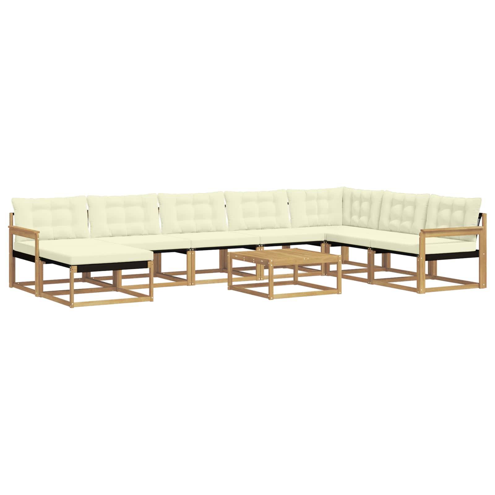 L-förmiges Außen-Ecksofa mit cremefarbenen Kissen, Holzrahmen und passendem Couchtisch auf weißem Hintergrund.