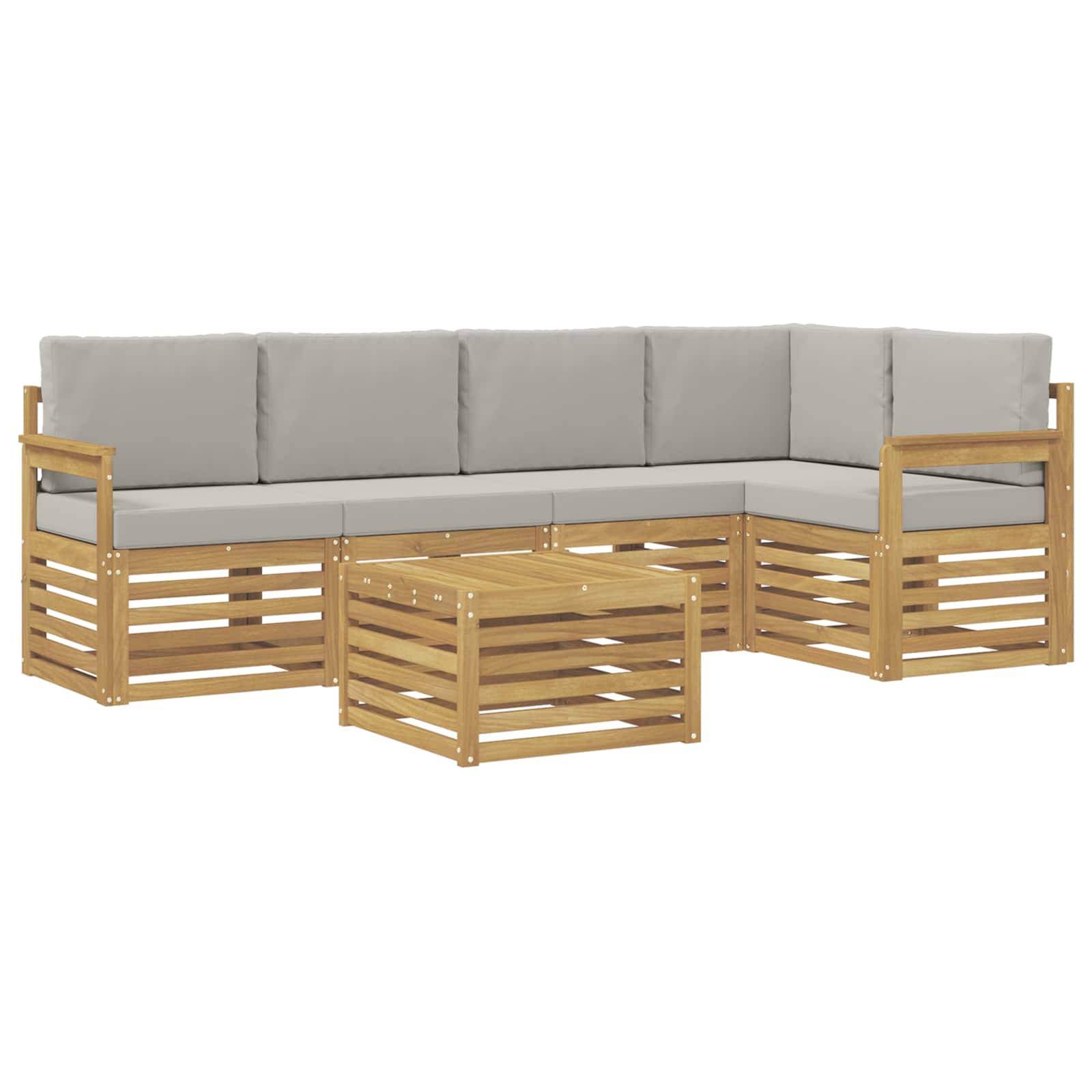 L-förmiges Außen-Loungesofa mit grauen Kissen, Holzlatten-Gestelle und passendem quadratischen Couchtisch