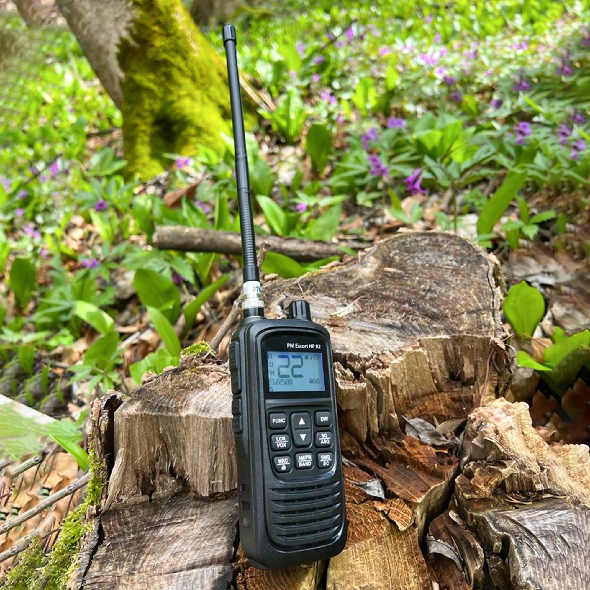 Kit Tragbarer CB-Radiosender PNI Escort HP 82, Multistandard, 4 W, 12 V, AM-FM mit CB-Antenne PNI ML100 mit Magnet