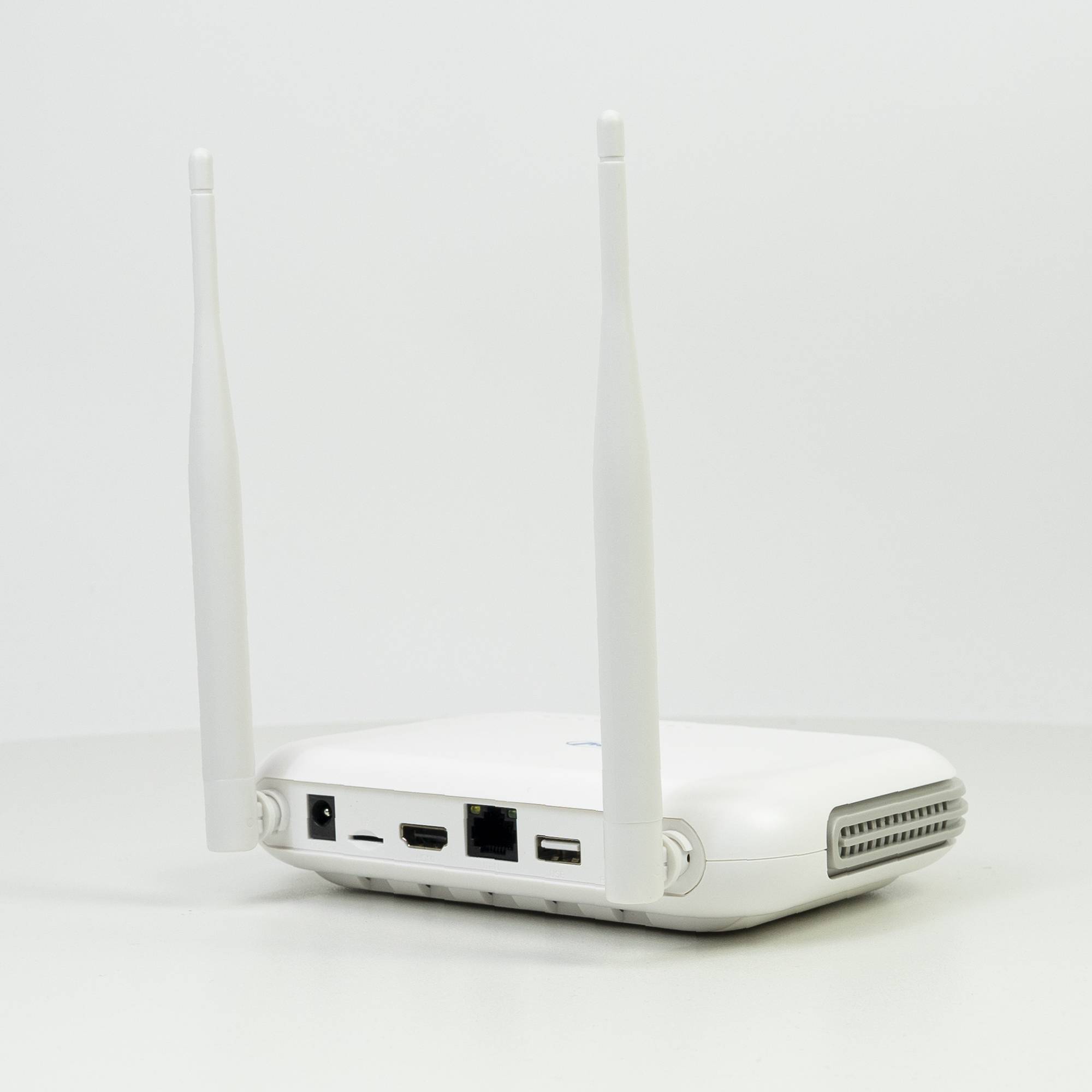 Drahtloses Videoüberwachungsset PNI House WiFi800 NVR und 4 PNI IP840-Außenkameras, 8 MP, 4K, IP65