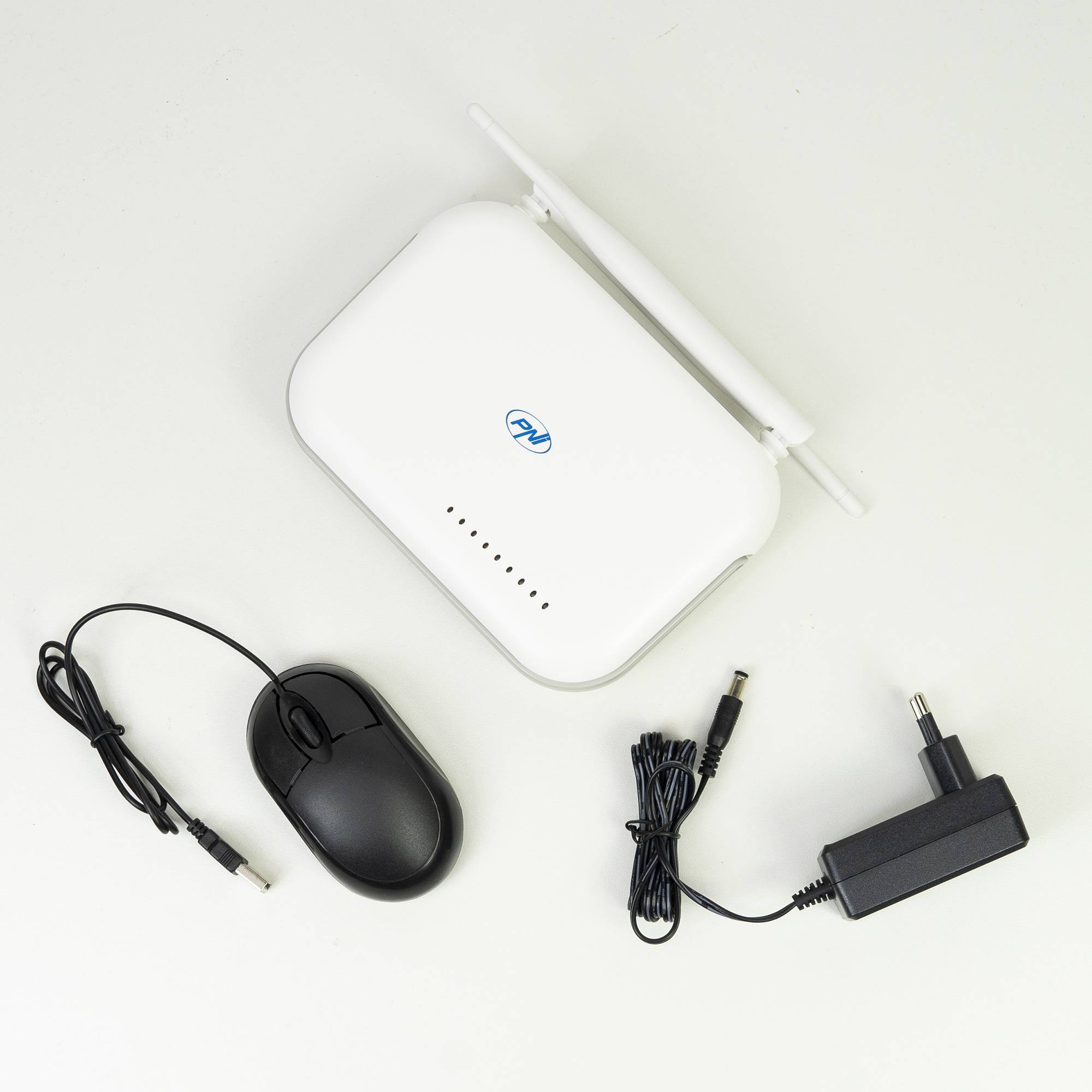 Drahtloses Videoüberwachungsset PNI House WiFi800 NVR und 2 PNI IP840-Außenkameras, 8 MP, 4K, IP65