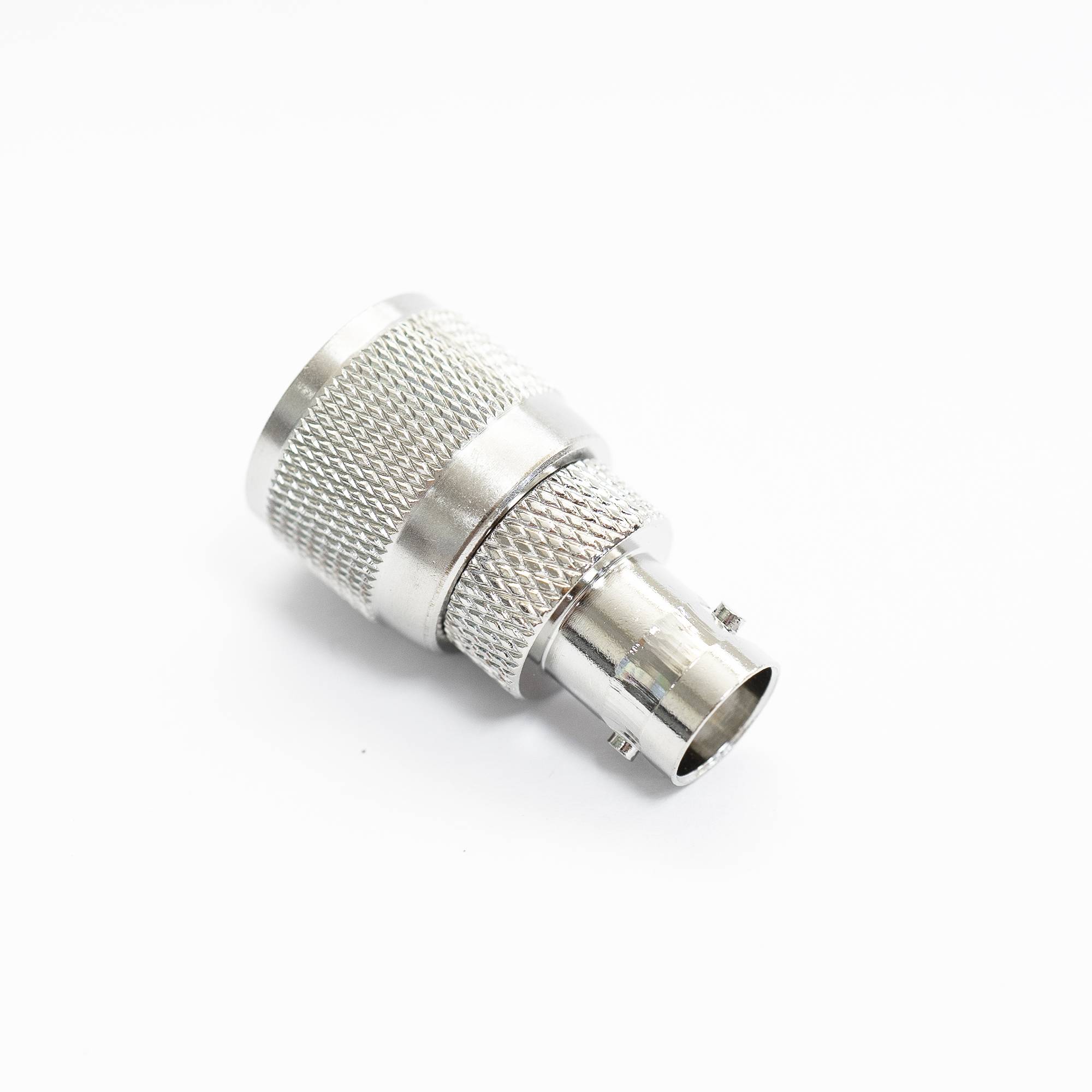 Stecken Sie den PNI-N-Stecker auf die BNC-Buchse