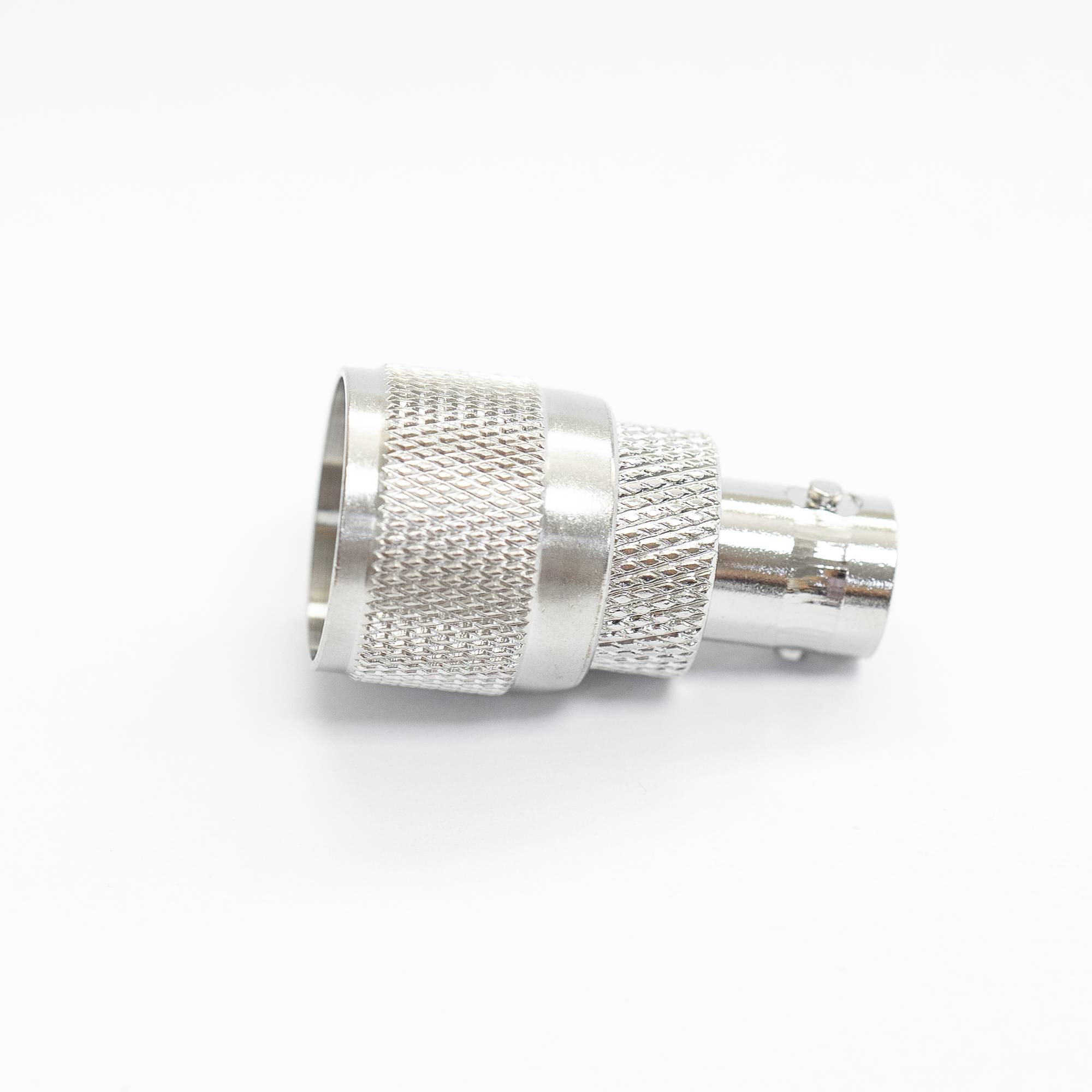 Stecken Sie den PNI-N-Stecker auf die BNC-Buchse