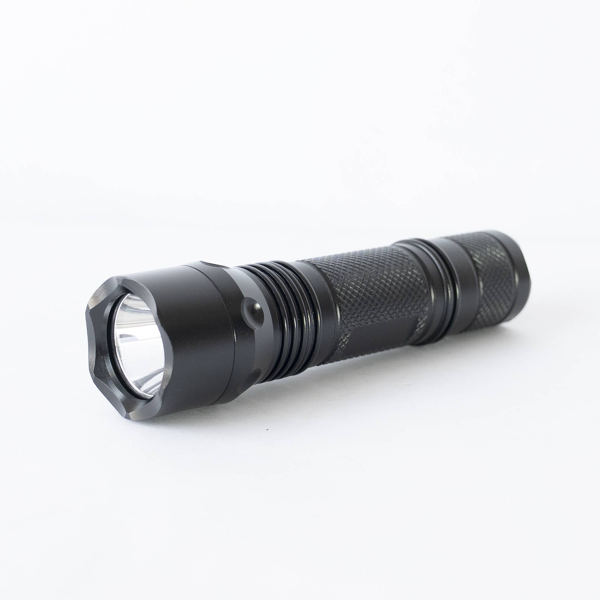 PNI Adventure FDW28 5W Taschenlampe, 650 lm, bis zu 200 m, 18650 3000mAh Akku