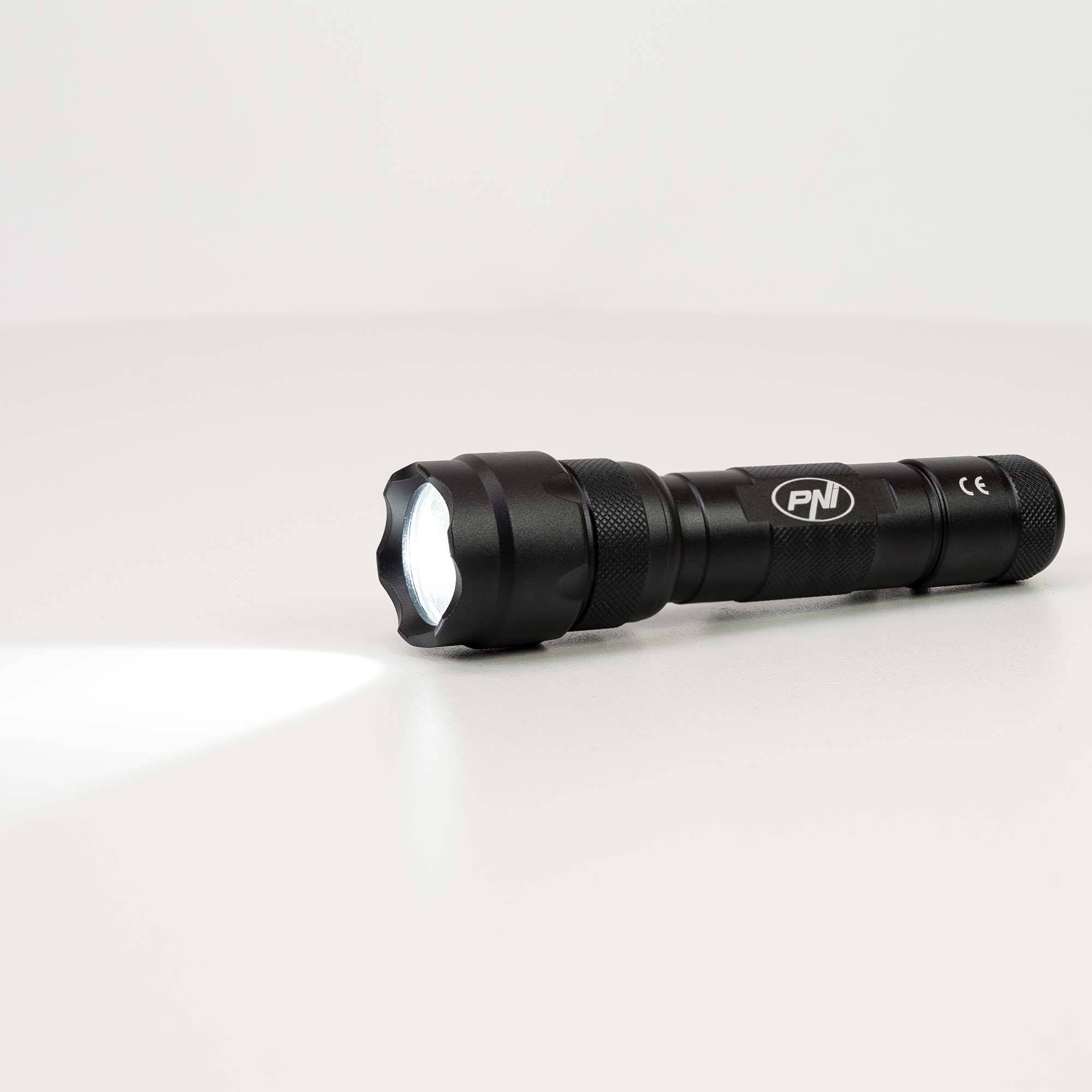 PNI Adventure FDW48 Taschenlampe mit LED, Aluminium, 3000 mAh Akku, inklusive Ladegerät, schwarz