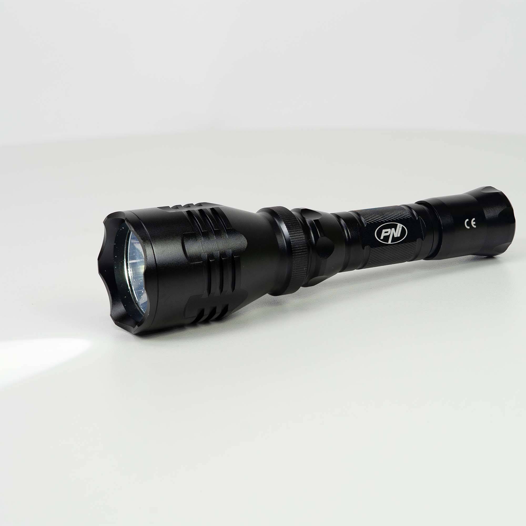 PNI Adventure FBW48 Taschenlampe mit LED, 750lm, Aluminium, 3000 mAh Akku, Reichweite 450 Meter, schwarz