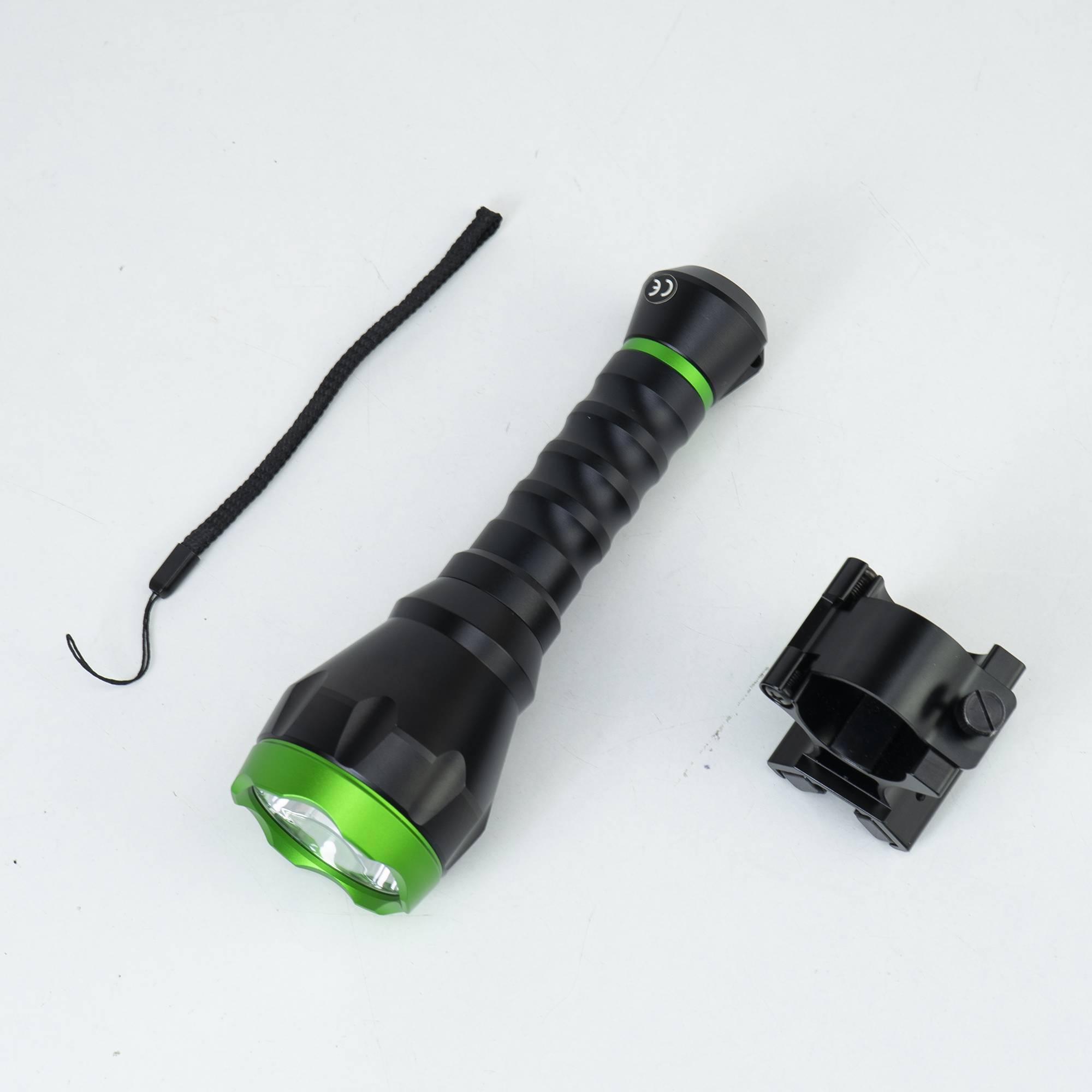 PNI Adventure F750 Green Light Aluminium-Taschenlampenpaket und PNI FLM33 Magnethalterung