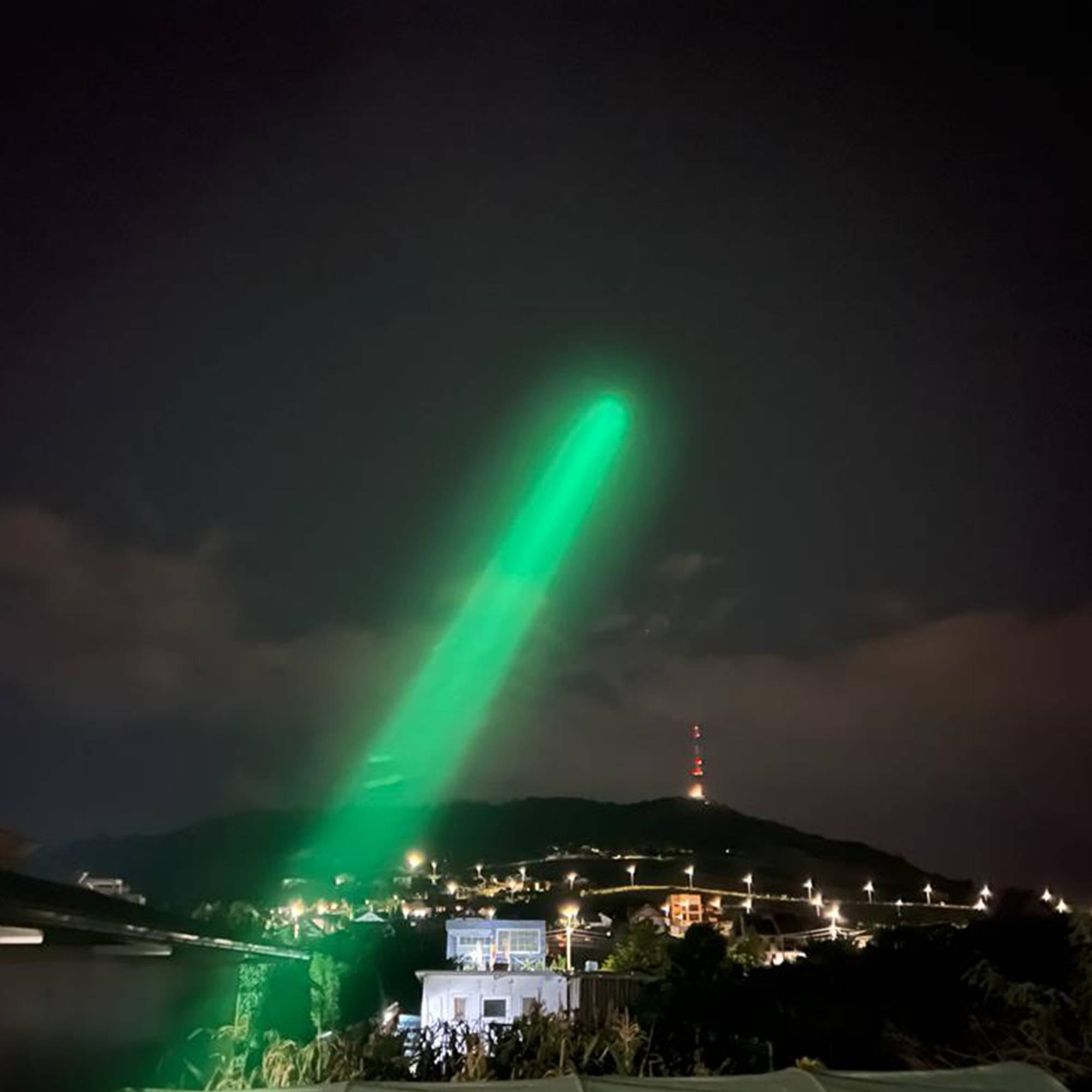 PNI Adventure F750 Green Light Aluminium-Taschenlampe, LED 10 W, 500 lm, bis zu 850 m, IP44, 4000-mAh-Akku im Lieferumfang enthalten, Aufladung über