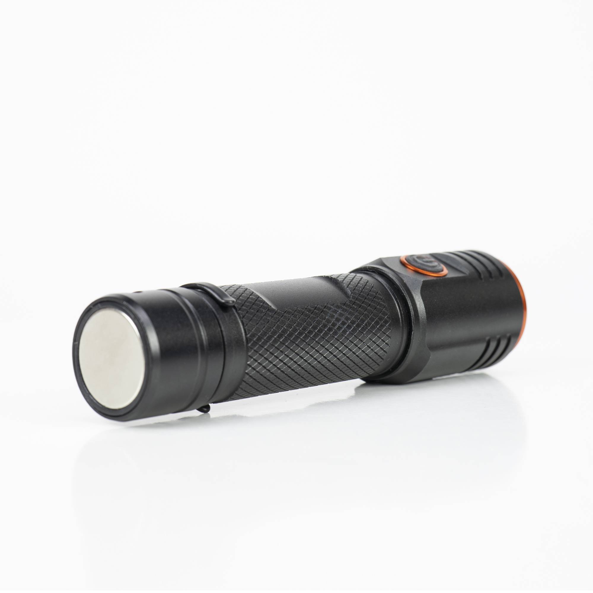PNI Adventure F650 LED-Taschenlampe mit 20W LED, 2000lm, Aluminium, IPX6, Akku enthalten, USB-C-Ladefunktion
