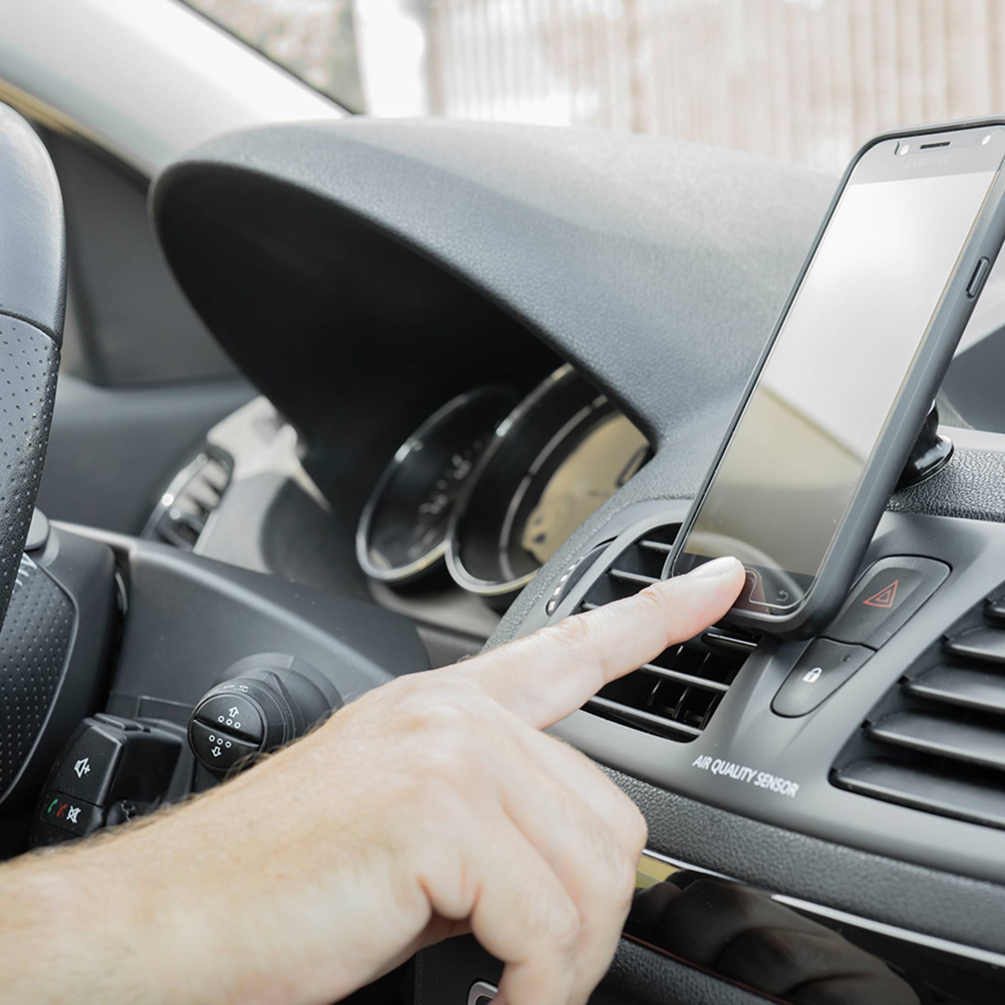 Magnethalter für Mobiltelefon Silvercloud Easy Drive 360 Anwendung an Bord