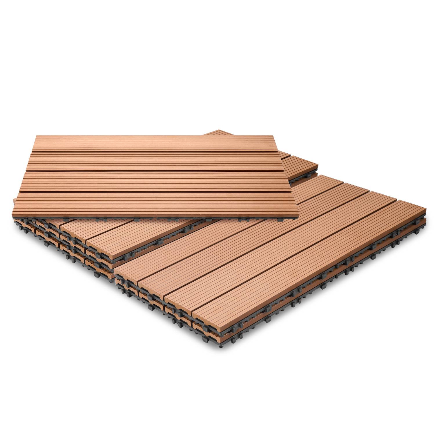 Gestapelte modulare Terrassenplatten mit holzähnlichen Lamellen und verriegelbaren Sockeln, dargestellt auf weißem Hintergrund.