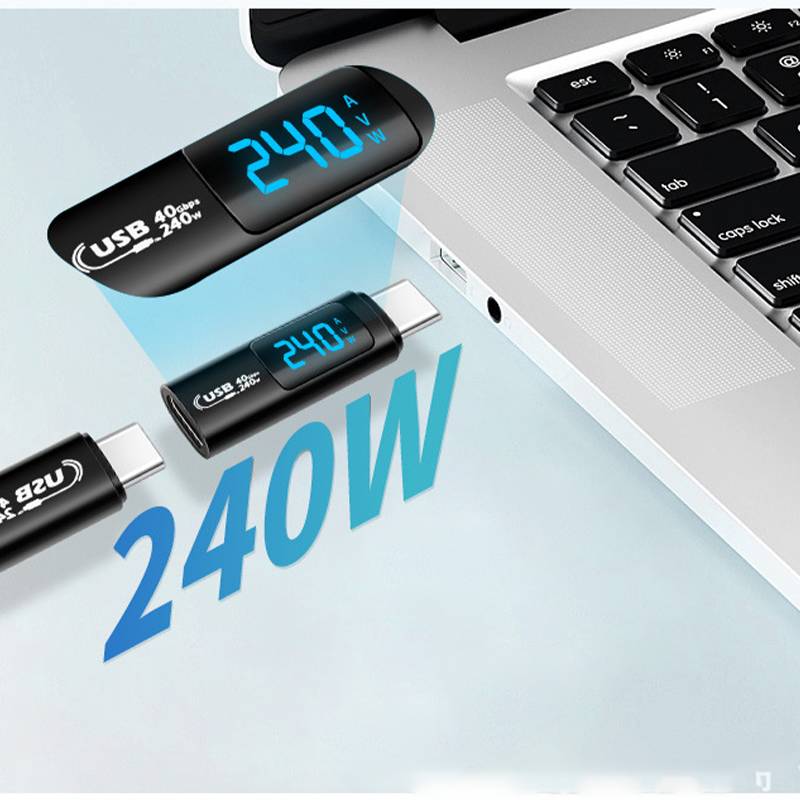 USB-C-Ladegerät-Adapter mit 240W Leistungsabgabe neben einer Laptop-Tastatur, wobei die Unterstützung für schnelles Laden betont wird.