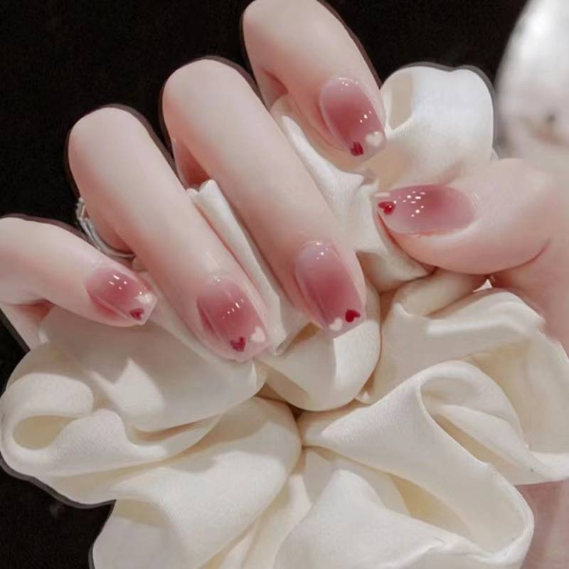 Kurze Nagelaufkleber mit Rouge-Herz - Süß & Abnehmbar