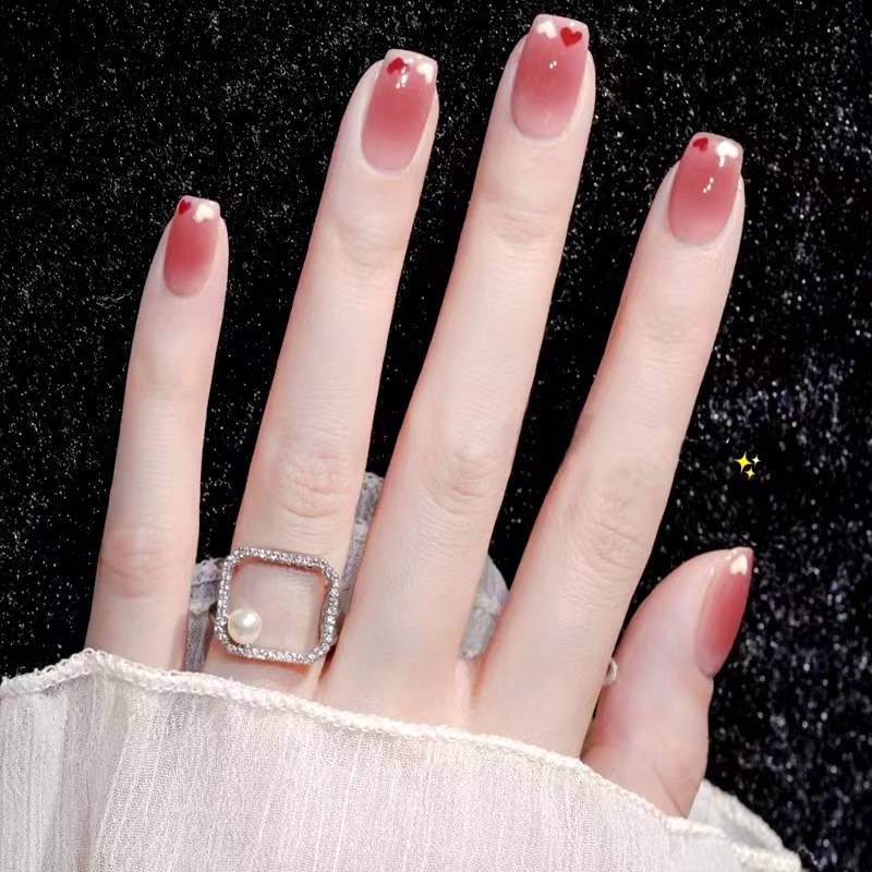 Kurze Nagelaufkleber mit Rouge-Herz - Süß & Abnehmbar