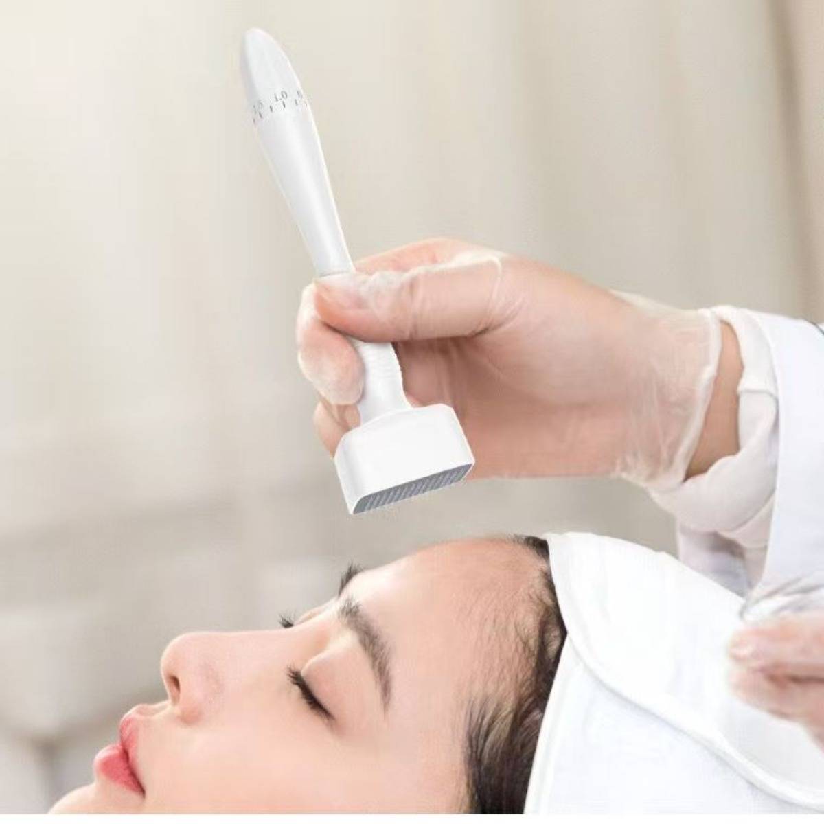 140A Verstellbarer Microneedle Derma Stamp Roller – Weißes ABS Microneedling-Tool für Gesicht und Körper