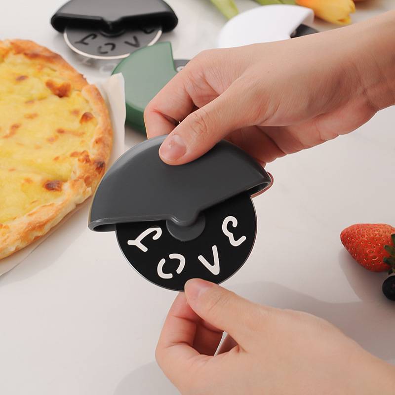 Runder Pizzaschneider aus Edelstahl Black