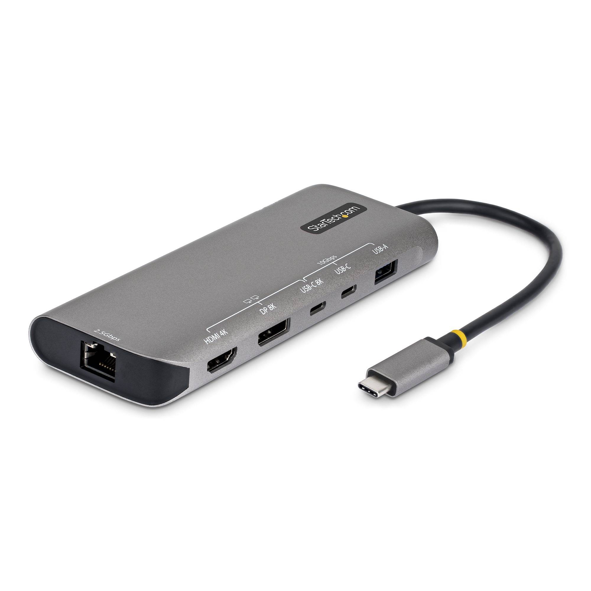 USB-C-Multifunktions-Hub mit Ethernet-, HDMI-, USB-A- und USB-C-Anschlüssen, dargestellt mit angeschlossenem Kabel auf weißem Hintergrund