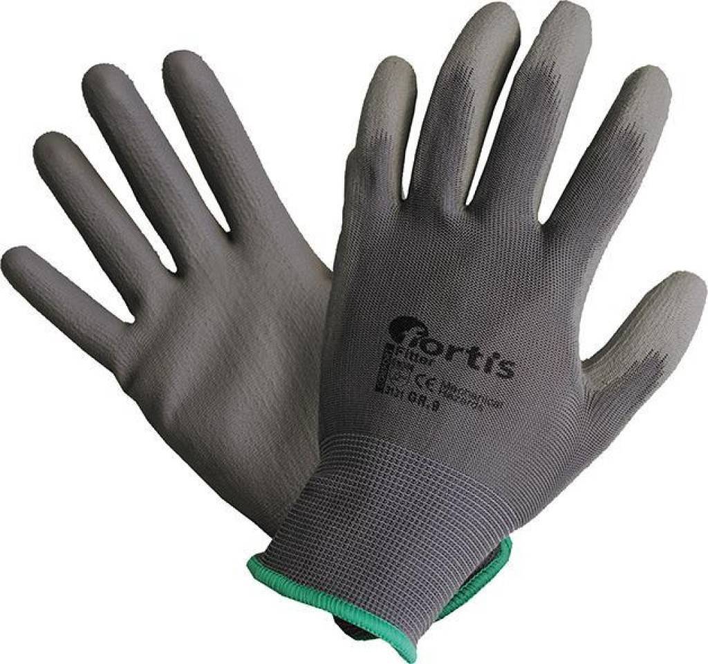 Paar grauer Fortis Arbeitshandschuhe mit schwarz griffbeschichteten Handflächen und grünen Manschetten, gekreuzt auf weißem Hintergrund dargestellt.