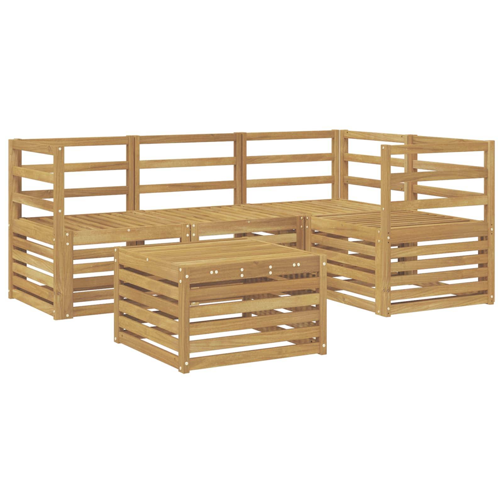 Holz-Ecksofa im Freien mit Lamellenlehne und -seiten, dazu passender quadratischer Couchtisch auf weißem Hintergrund.