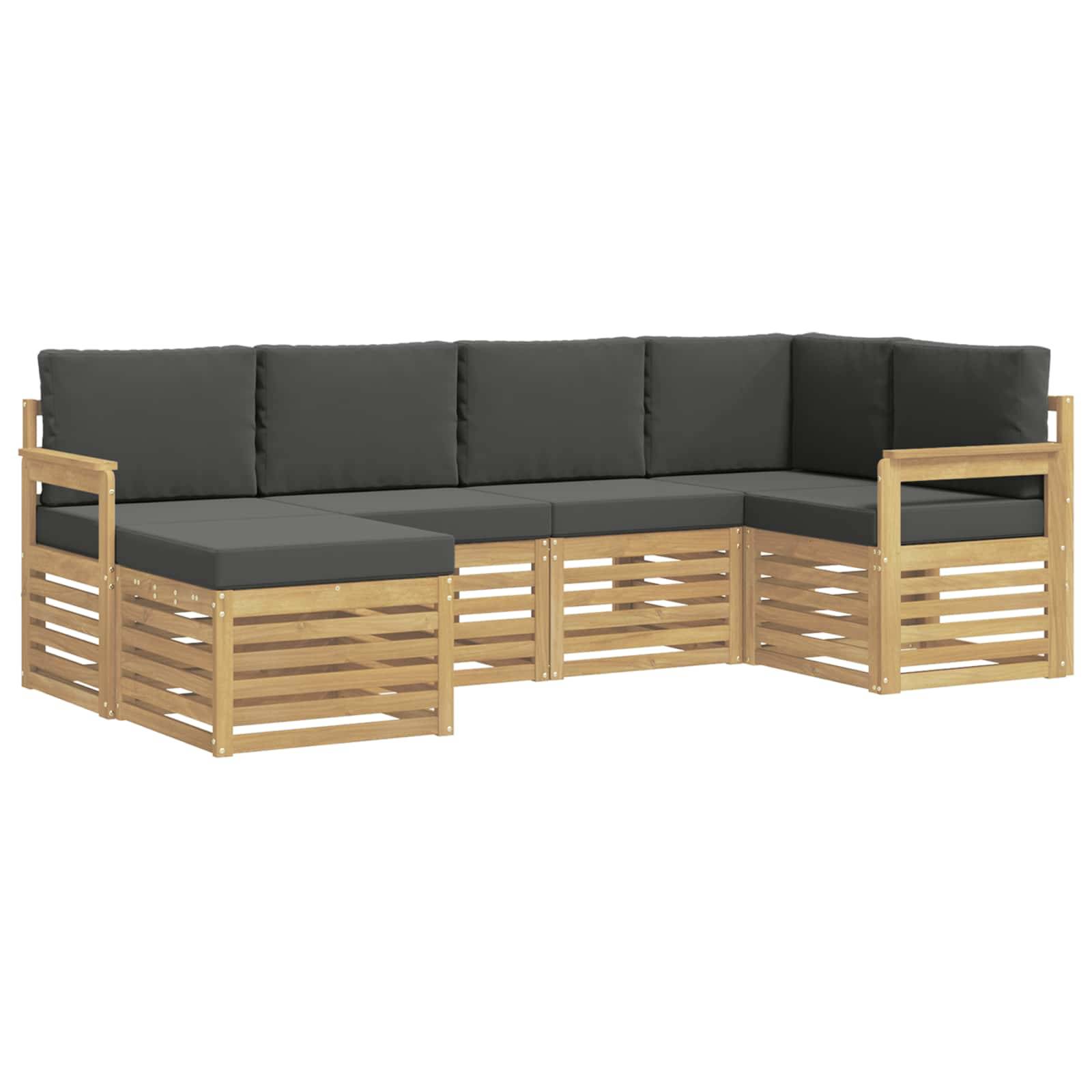 L-förmiges Outdoor-Ecksofa mit hellem Holzrahmen aus Lamellen und dunkelgrauen Kissen auf weißem Hintergrund.