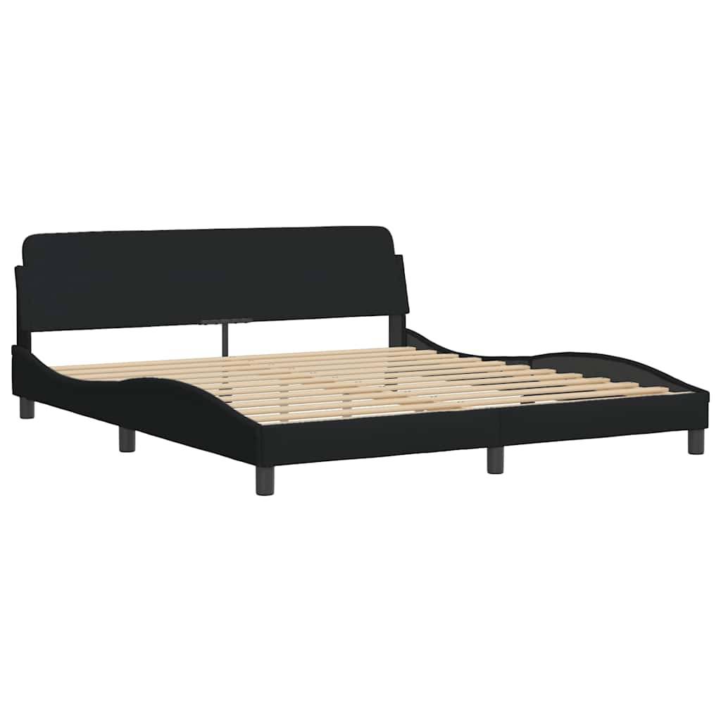 Schwarzes Plattformbett mit Kopfteil und Holzlatten, gezeigt auf weißem Hintergrund.