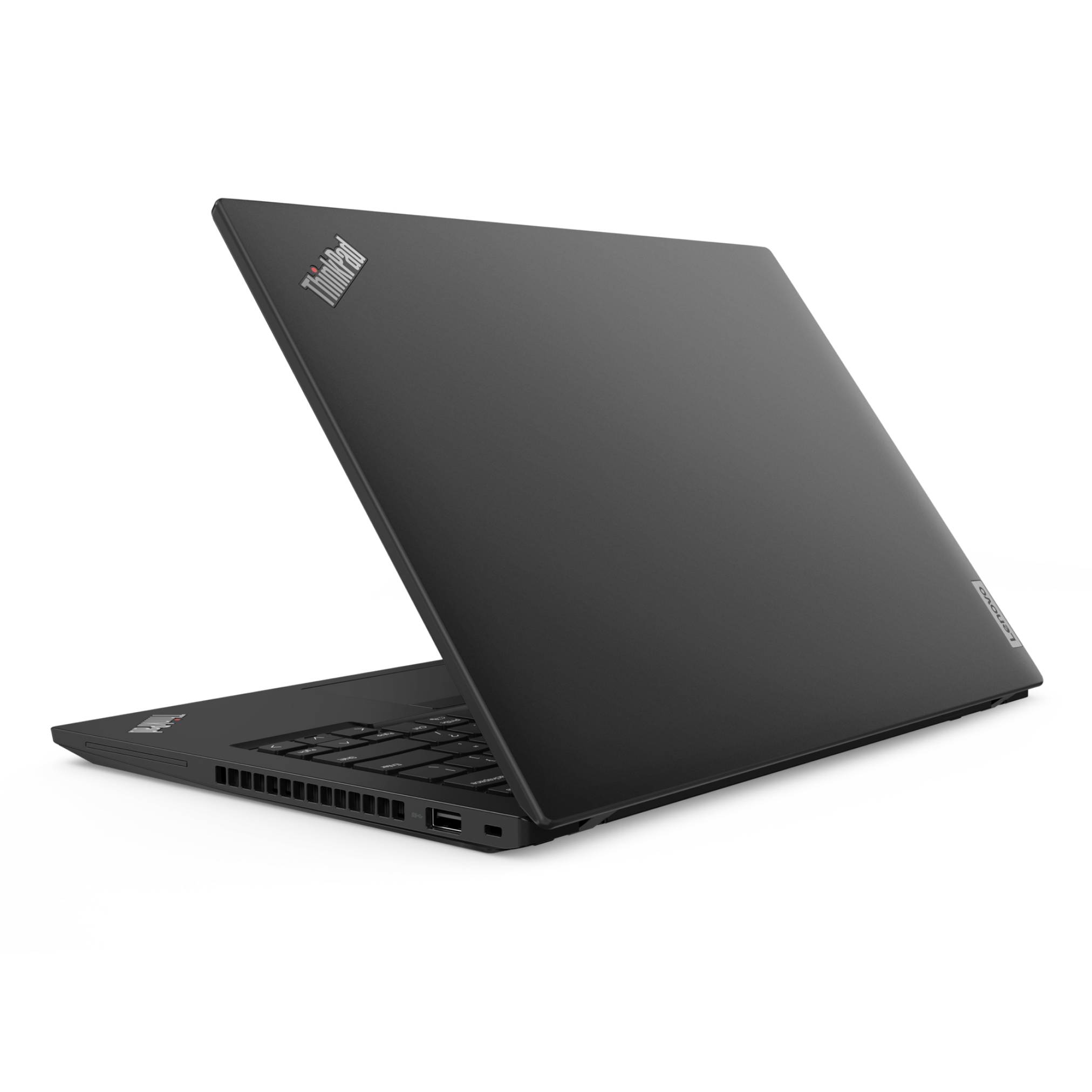 Schwarzer Lenovo ThinkPad-Laptop, geschlossen, in schräger Ansicht auf weißem Hintergrund.