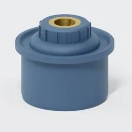 Blauer zylindrischer Kunststoffanschluss mit breitem Flansch und Gewindeeinsatz aus Messing oben, auf einfachem Hintergrund gezeigt.