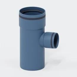 Blaues PVC-Rohranschluss mit einem Hauptzylinder vertikal und einem seitlichen Abzweigungs-Auslass, dargestellt vor einem schlichten Hintergrund.