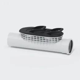Weißes PVC-Rohrfitting mit schwarzer Schutzkappe oben, vor einfachem weißem Hintergrund dargestellt.
