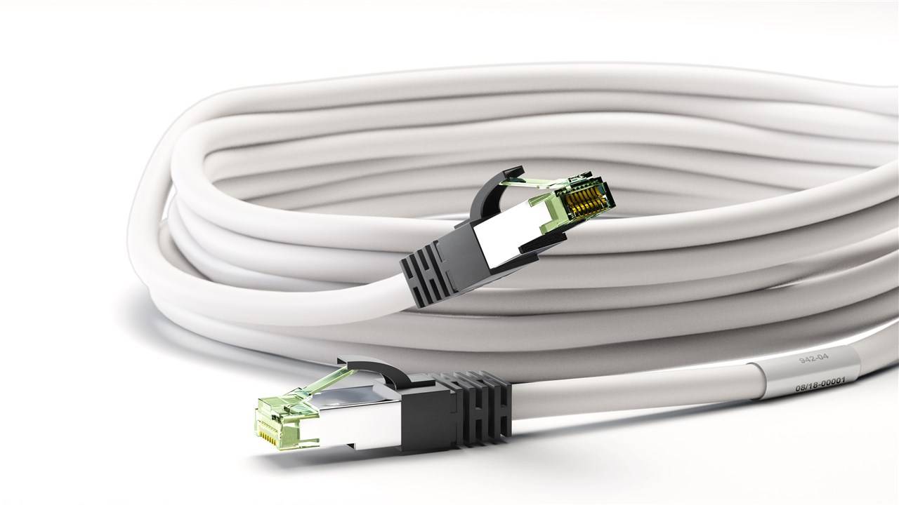 Goobay 55128 RJ45 (CAT 6A, 500 MHz) Patchkabel mit CAT 8.1 S/FTP Rohkabel, weiß, 7.5 m - 99,9 % sauerstofffreier Kupferleiter (OFC), AWG 24