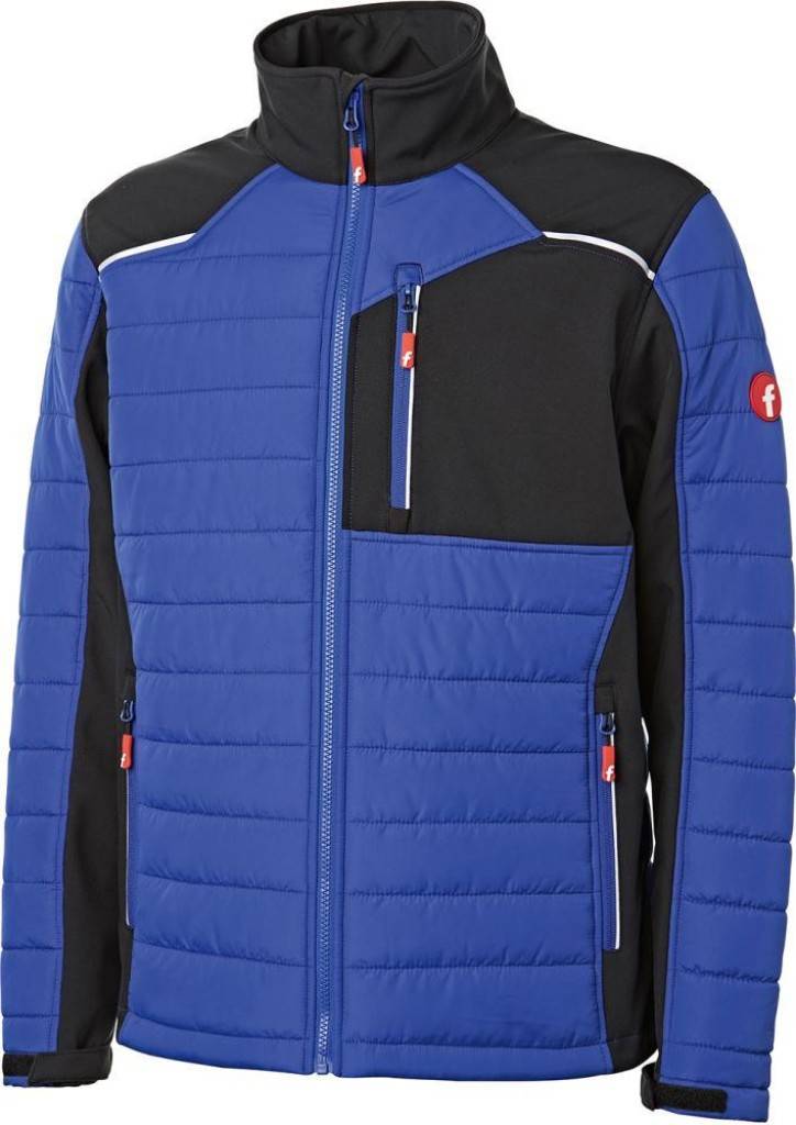 Blau-schwarze Steppjacke mit Reißverschluss, hohem Kragen, Brusttasche und rotem Logo-Aufnäher am Ärmel.