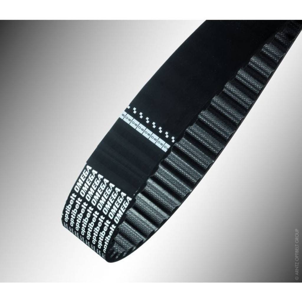 Nahaufnahme eines schwarzen Omega-Uhrbands mit strukturierten Rillen und einer gedruckten Größen- oder Verstellskala am Ende.