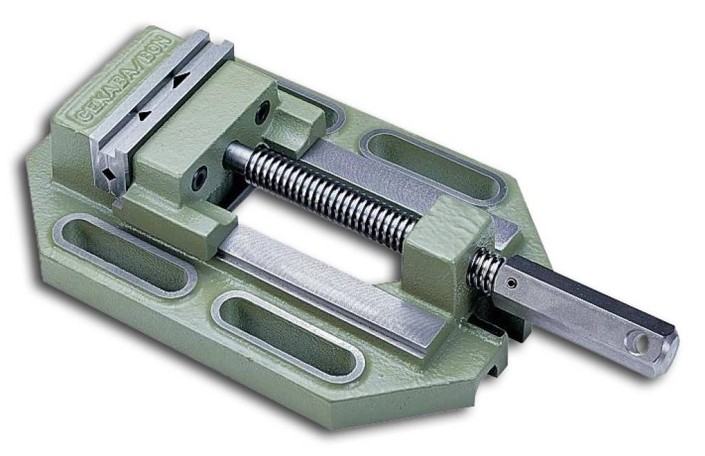 Ein Schraubstock mit grüner Basis und Metallbacken, die einen Gewindemechanismus halten.