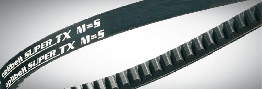 Nahaufnahme von zwei schwarzen Zahnriemen mit der Beschriftung 'optibelt SUPER TX M=S' auf hellem Hintergrund.