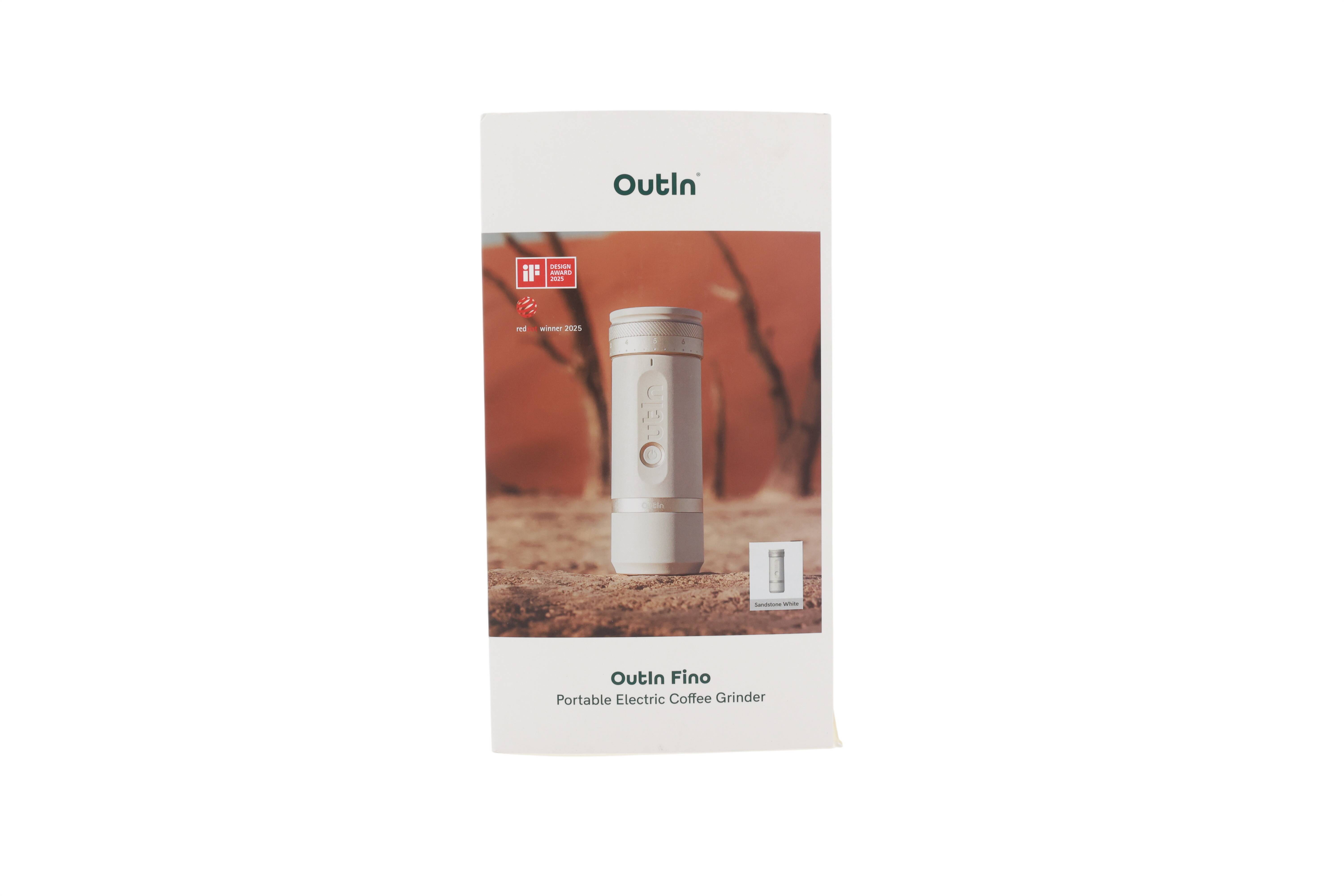 Produktbox für OutIn Pino tragbare elektrische Kaffeemühle, zeigt eine weiße Mühle auf warmbraunem Hintergrund.