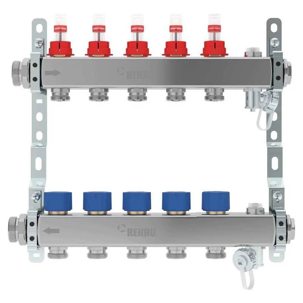 Rohrabzweig-Verteilereinheit mit zwei horizontalen Metallverteilerschienen, die in einem Rahmen montiert sind, wobei jede mit mehreren roten und blauen Ventilkappen für separate Wasserleitungskreisläufe ausgestattet ist.