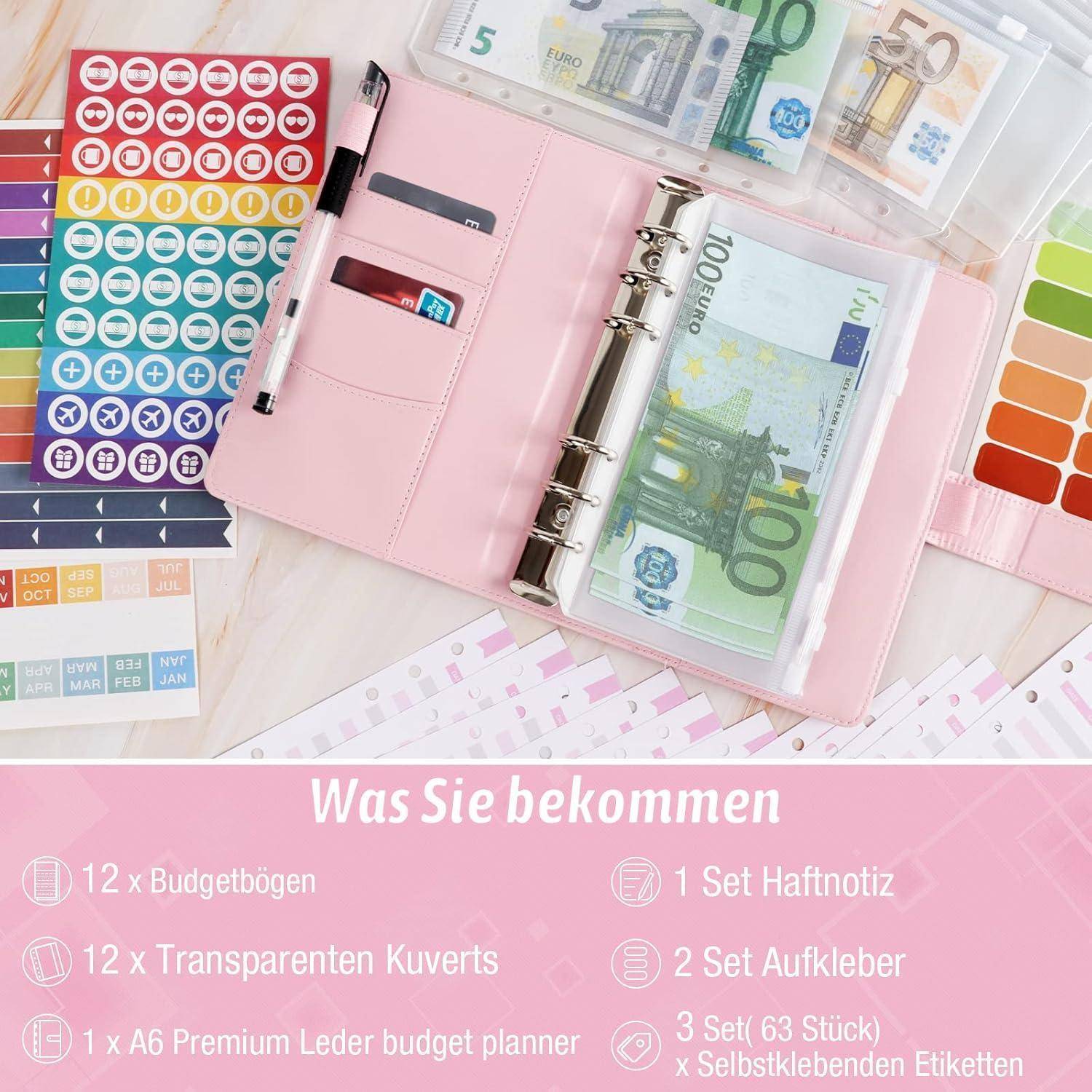 Rosa Budget-Planer-Ordner mit Euro-Banknoten, Aufklebern, Einlagen und deutschem Text mit aufgelisteten Artikeln wie Budget-Blätter, Umschläge, Haftnotizen und Etiketten.