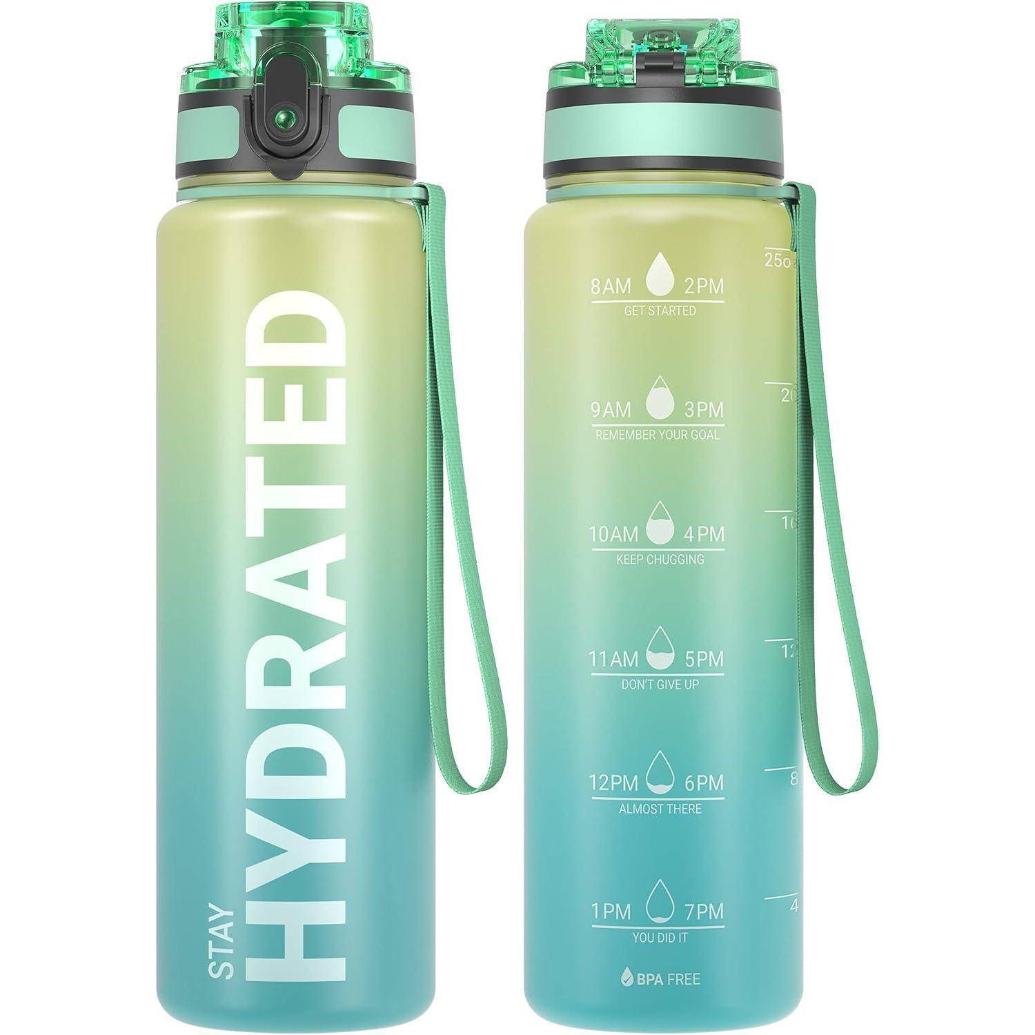 Isolierte Wasserflasche in Grün-zu-Blau mit Flip-Strohhalm und Riemen, beschriftet mit „STAY HYDRATED