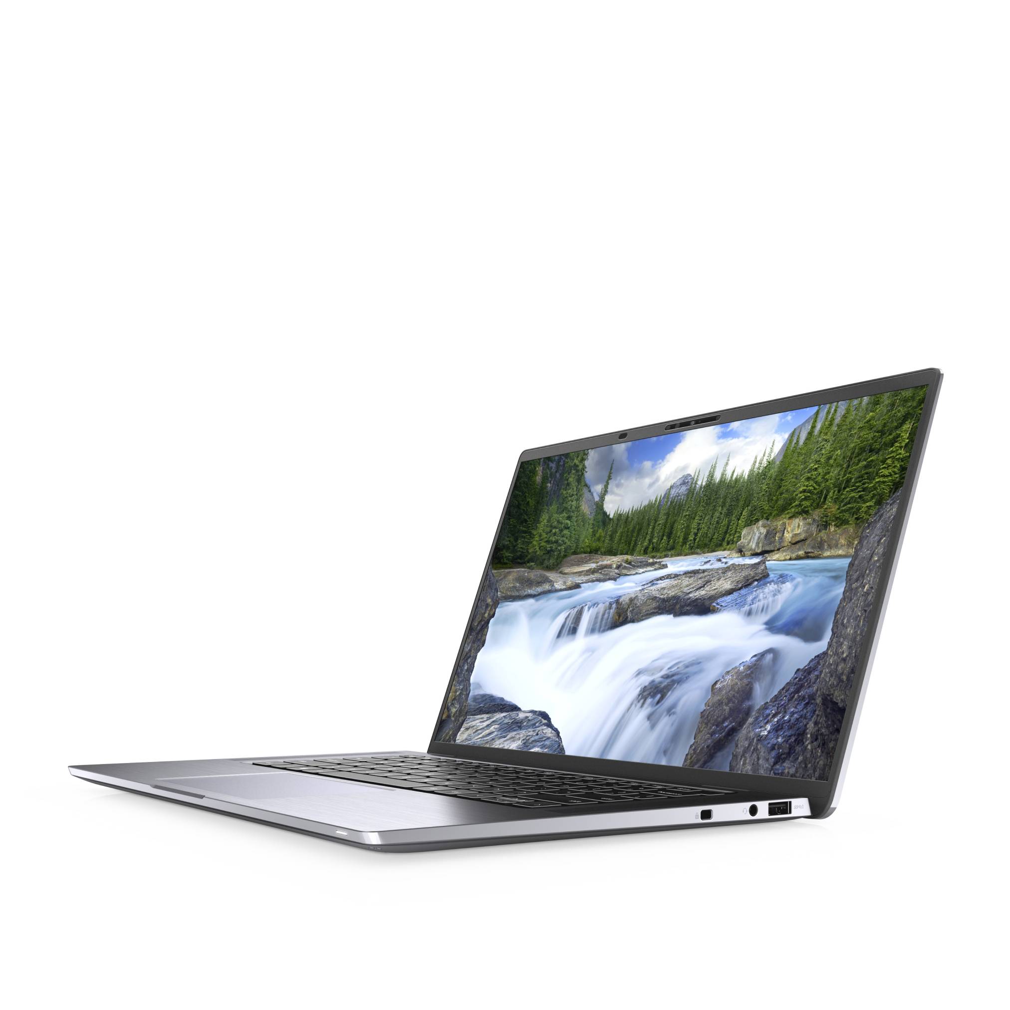 Silberner Laptop in einem Winkel geöffnet, zeigt eine Wasserfall- und Waldszene auf dem Bildschirm vor weißem Hintergrund.