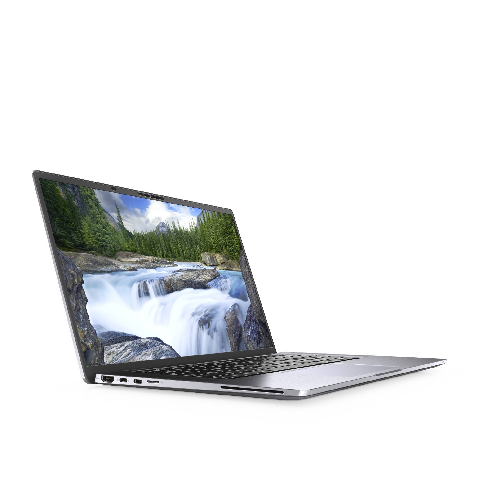 Silberner Laptop in schräger Position geöffnet, zeigt eine Wasserfall- und Waldlandschaft auf dem Bildschirm vor weißem Hintergrund.