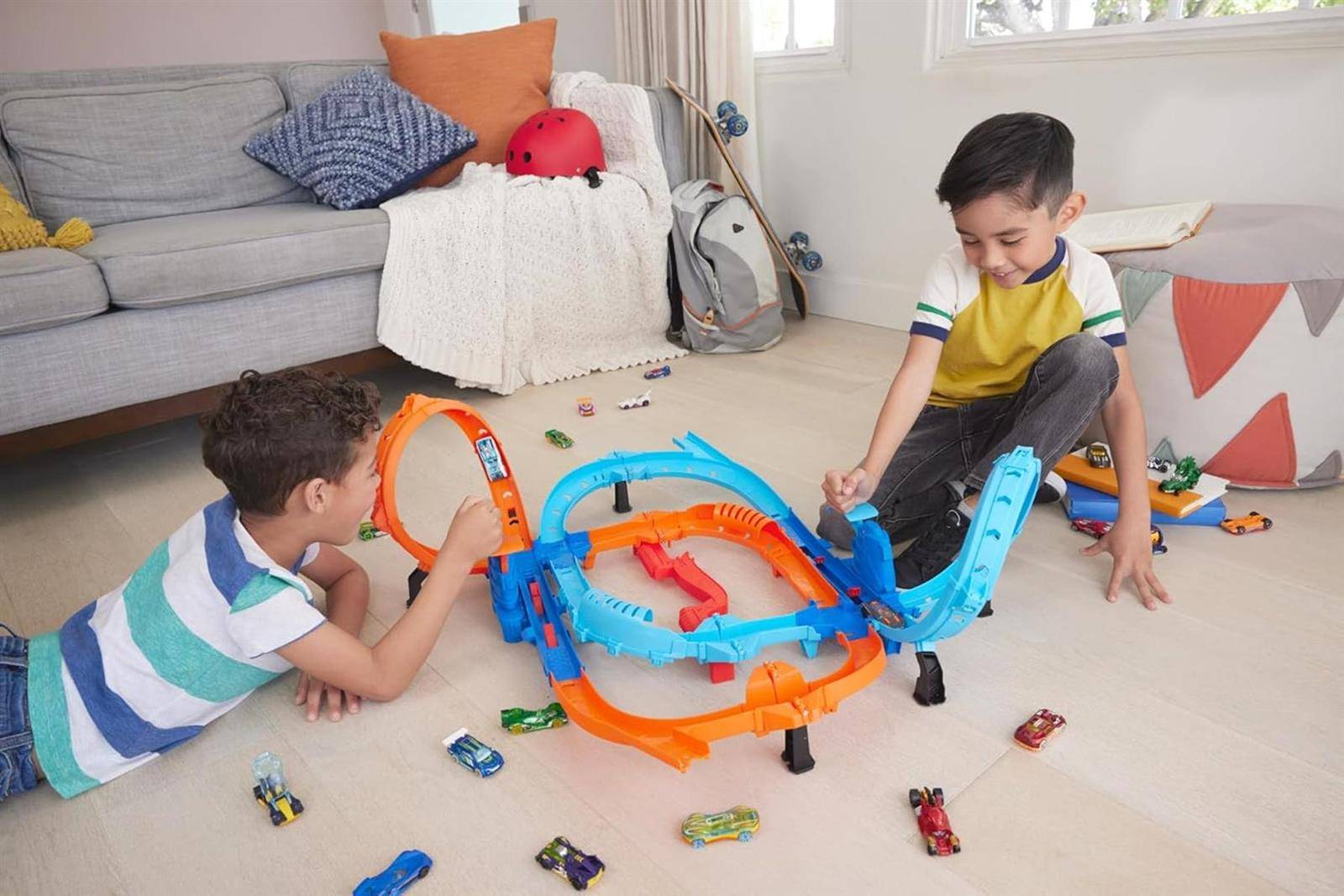 Hot Wheels Spielzeugauto Trackset Rasanter Wettkampfstart 2 Autos 1:64 HXR71