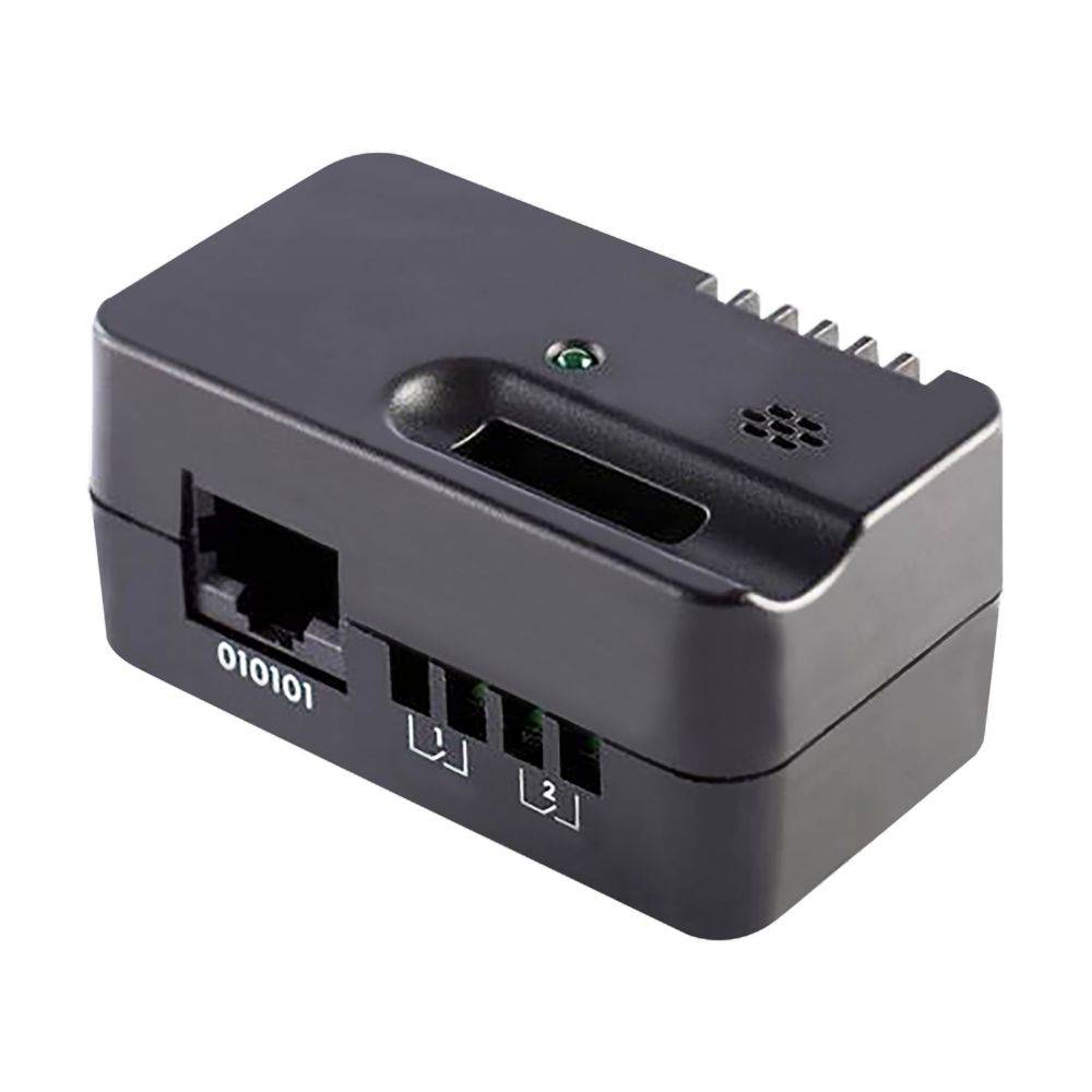 Schwarzes Kunststoff-Elektronikmodul mit einem RJ45-ähnlichen Anschluss, zwei kleinen Verbindern und oberer Anzeige und Lüftungsöffnungen auf weißem Hintergrund.