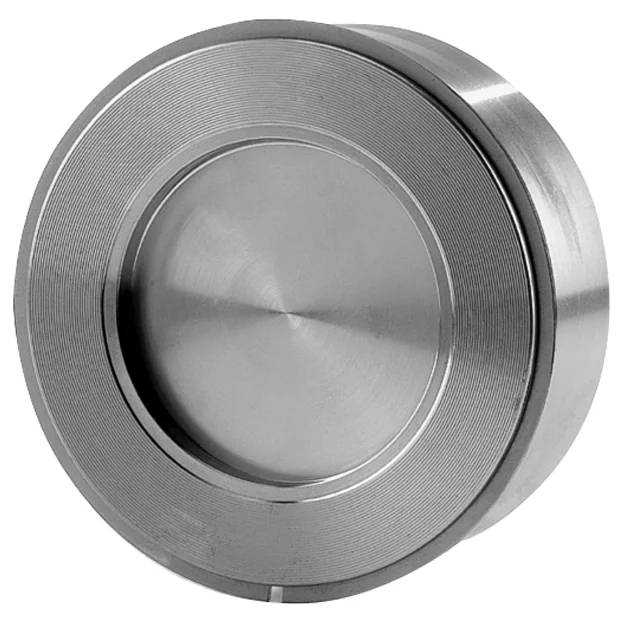 Nahaufnahme eines runden, gebürsteten Metalldruckknopfes oder Drehknopfes mit vertieftem Mittelteil, isoliert auf weißem Hintergrund dargestellt.