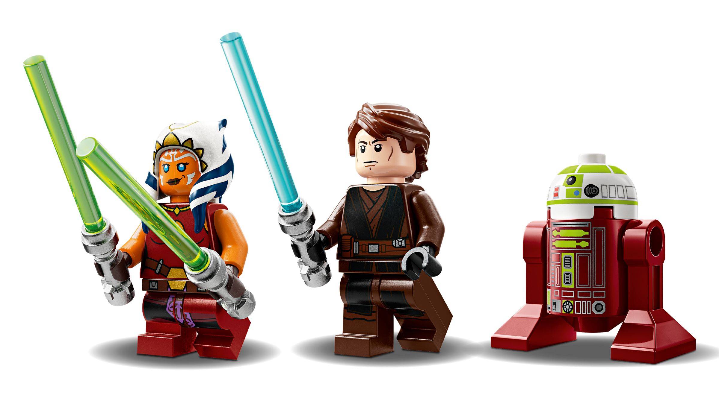 LEGO-artige Star-Wars-Figuren: zwei Lichtschwert-schwingende Charaktere, darunter ein grüner Alien und ein braunhaariger Jedi, neben einem roten R2-D2-ähnlichen Droiden.
