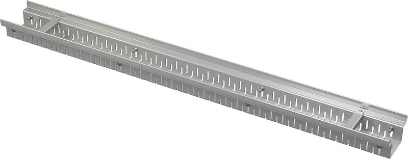 Eine lange Aluminium-Teleskopschiene aus Metall mit gleichmäßig verteilten Schlitzen und Befestigungslöchern, gezeigt auf schwarzem Hintergrund.