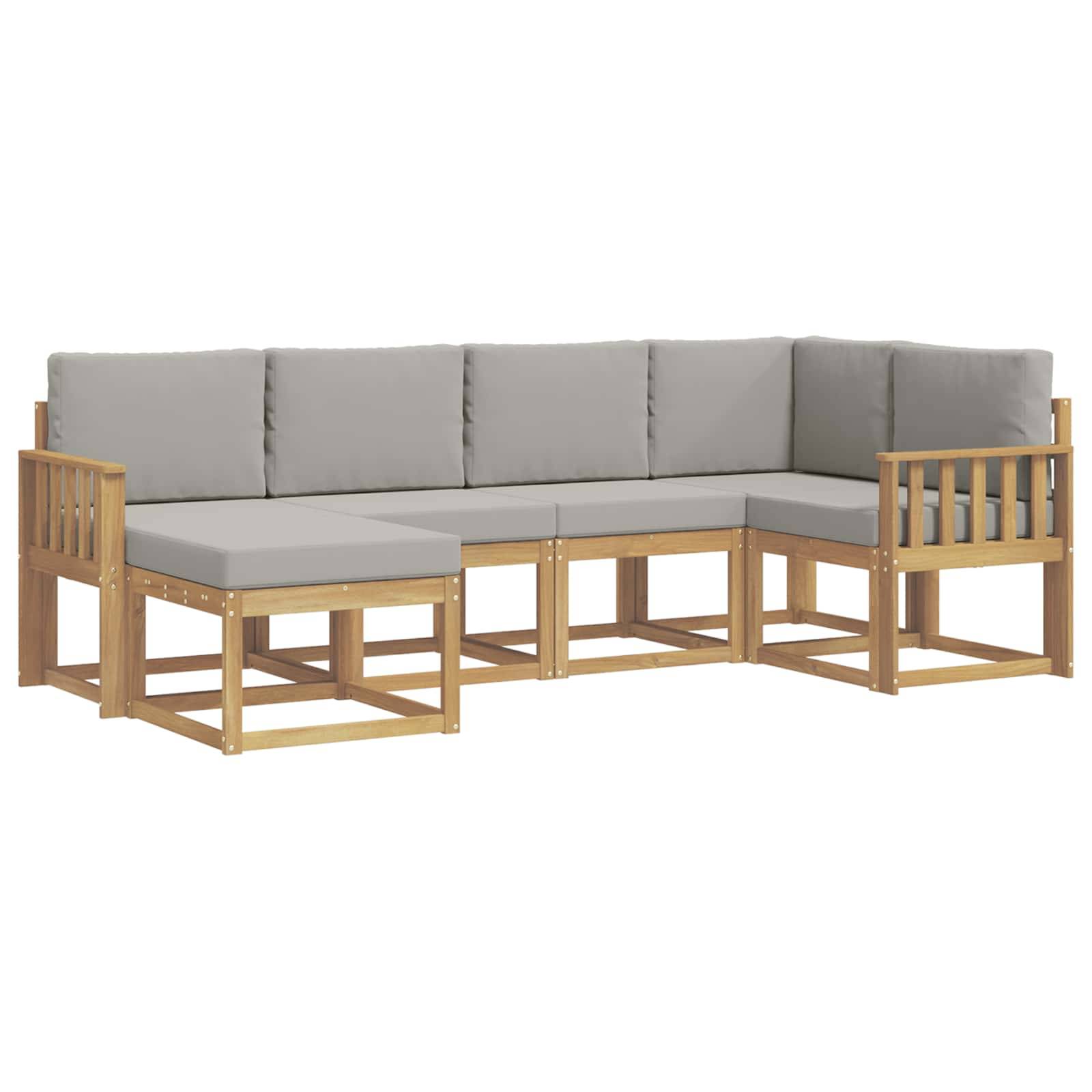 L-förmiges Outdoor-Ecksofa mit hellem Holzrahmen und grauen Kissen auf weißem Hintergrund.